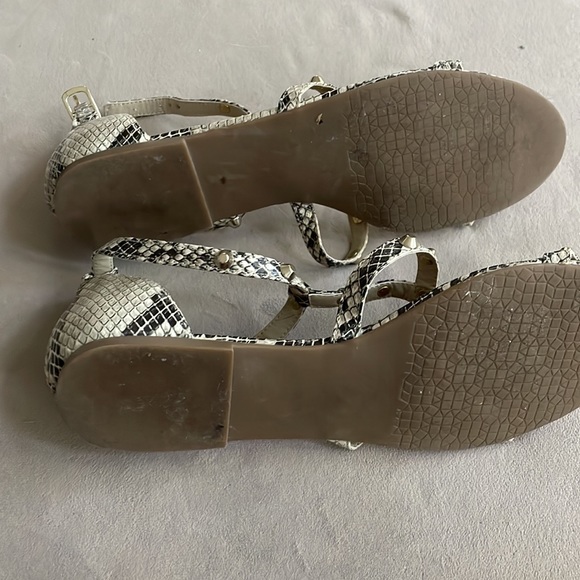 14TH & UNION Mallori Stud Sandal Strappy Snakeskin Print Womens 8 - Picture 3 of 4